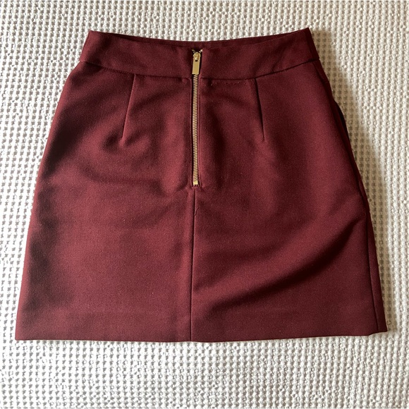 H&M burgundy A-line skirt - Size 6 - Picture 2 of 5
